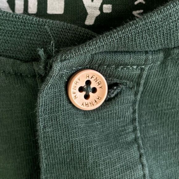 Refinery T-Shirt Mens Large Green Henley Raw Hem Tee Casual Outdoors Streetwear - Picture 3 of 9